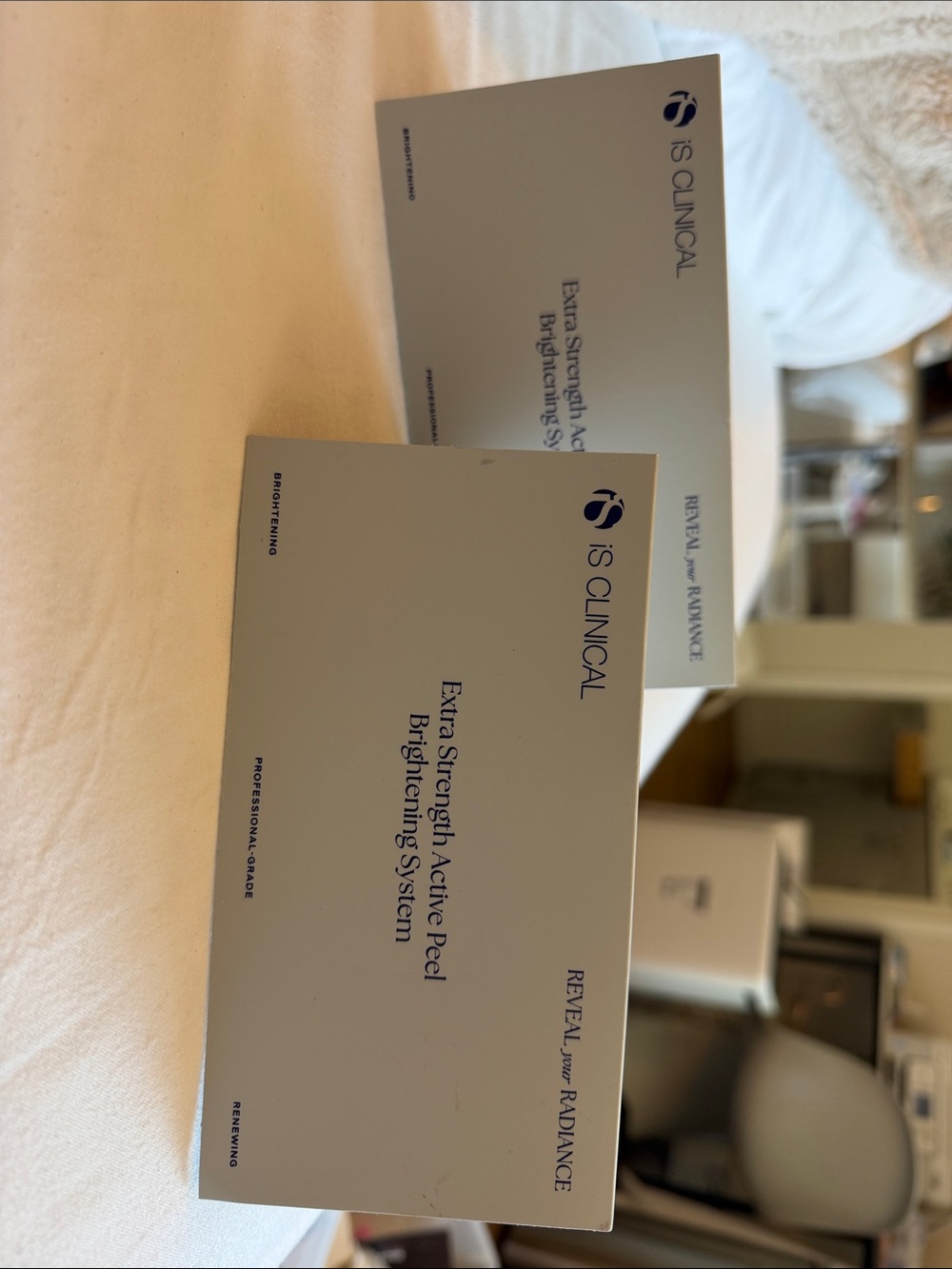 iS CLINICAL Extra Strength Active Peel Brightening System, Pack of 2 - Picture 3 of 4